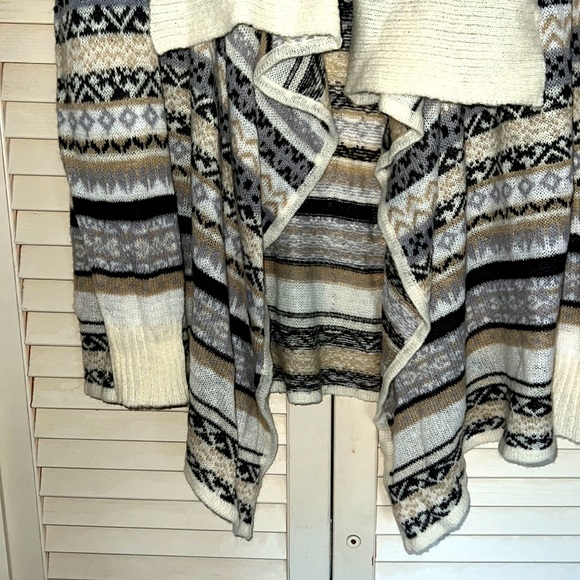 Super cute cardigan sweater size xs - Picture 3 of 6